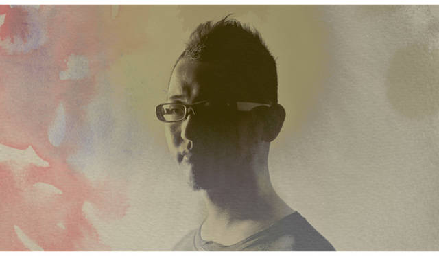 関根光才｜SEKINE Kosai<br />1976年、東京都生まれ。映像作家。CM、ミュージックビデオ、映画などをベースとした映像の演出を手がけ、国内外で活躍中。文化横断的なストーリーテリングと、実験的な表現を中心に活動をつづけている