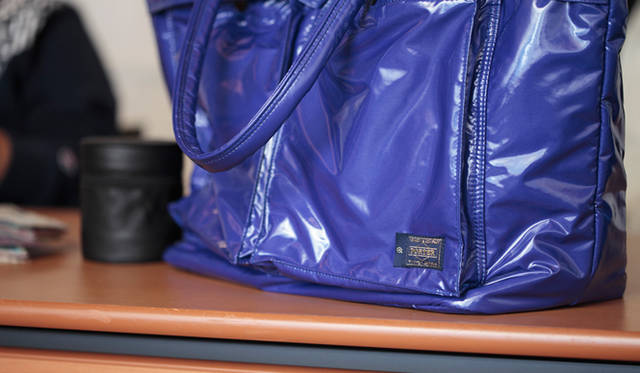 2004年にデビューしたファッションブランド、ヴァンキッシュ。10周年を記念し、ポーターとコラボして制作されたトートバッグがこれだ。2万4150円（VANQUISH／Ceno.Company Tel.03-5734-1412） 