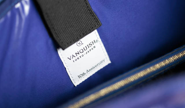 10周年記念のネームタグが控えめに配されている