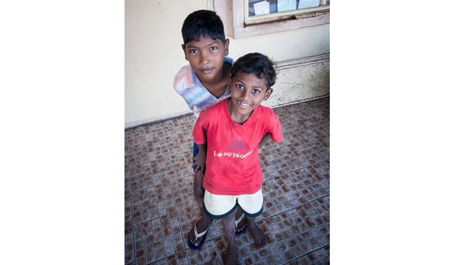 子どもたちの瞳は美しく、とても人なつっこい