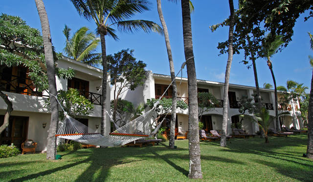 ガーデンの随所にハンモックが備え付けられている