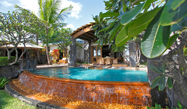 「ラ・ヴィラ」のプールはジャクジーつき