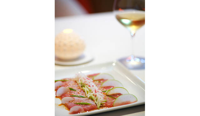 「Hot&Coldツナ刺身」は人気メニューのひとつ