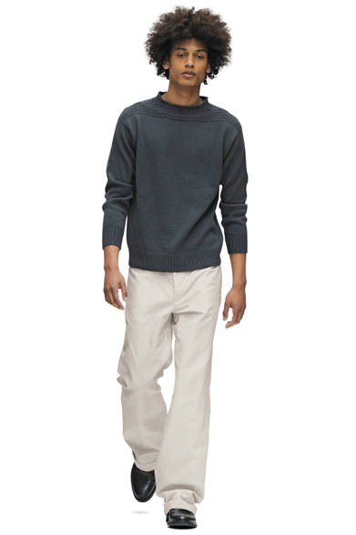 「これは英国のハンドメイドニットブランド「マリオンフォール」とのコラボニットで、マリオンフォール独特の染色と編みの技法から生まれる“ガンジーニット”はとても価値あるものです」（マーガレット・ハウエル）