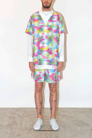 V Neck Pullover 1万3500円、Dolman Sleeve Shirt 2万2000円、Prinet Easy Shorts 1万7000円