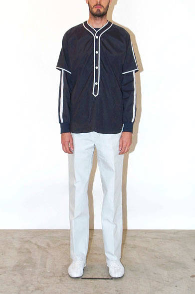 Baseball Shirt 1万6800円、Line Stretch TEE - L/S 1万6500円、Bonding Trousers 2万4000円