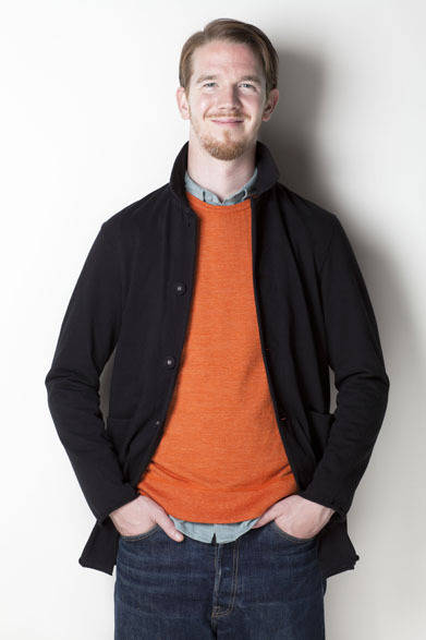 Short Coat 1万8000円、Crew Neck Sweat 9500円、Long Sleeve Shirts 1万5000円