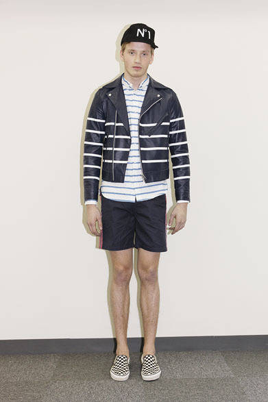 RIDERS JACKET 13万8000円、COMBINATION SHIRT 1万9000円、CHINO SHORTS 1万6000円、“No.1”CAP 7800円