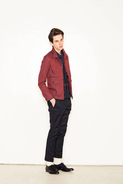 ドリズラーブルゾン 3万3600円、カーディガン 1万5750円、デニムスラックス 1万6800円