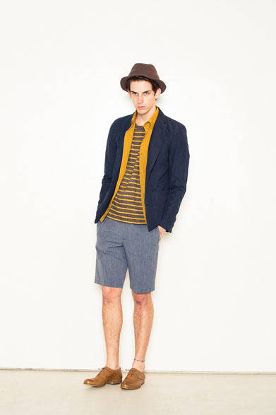 FINX3Bジャケット 3万7800円、シャツ 1万4700円、ボーダーカットソー 7875円、シャンブレーショーツ 1万9950円、ハット 1万2600円