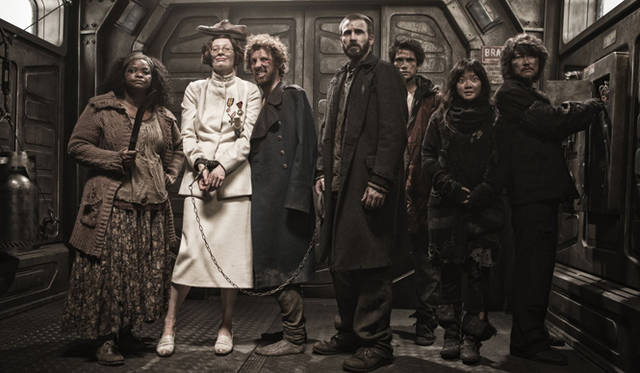 娯楽作といえども、ポン監督の作品には、熱いメッセージが込められているのだ。そのメッセージを運ぶために、必要不可欠なのが人間の本質の描写。本作でもこれまでの作品同様、極限状態でむき出しになる人間の本質を描いている　© 2013 SNOWPIERCER LTD.CO.  ALL RIGHTS RESERVED