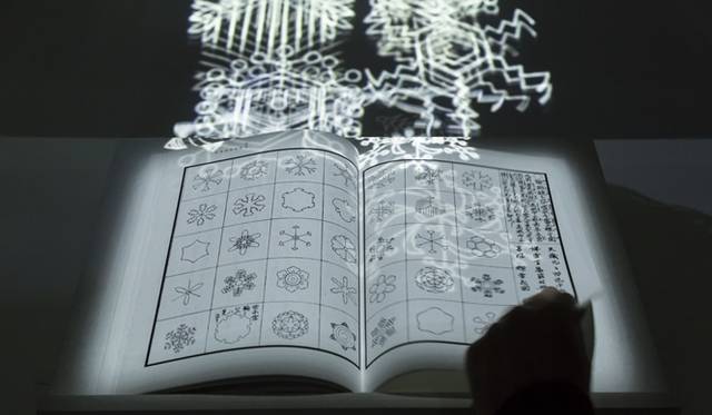 <strong>ART｜越後妻有里山現代美術館[キナーレ]で『Lights in Snowland（ライツ イン スノーランド）』</strong>　松尾高弘「LightBook―北越雪譜―」　中村脩撮影