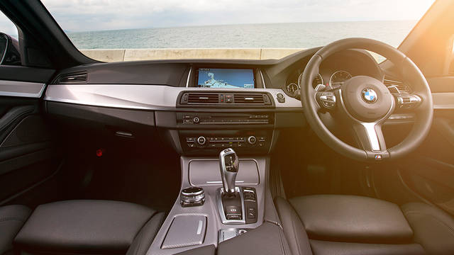 <strong>BMW ConnectedDrive × 5 Series｜あなたと世界をつなぐ、あたらしいBMW</strong>