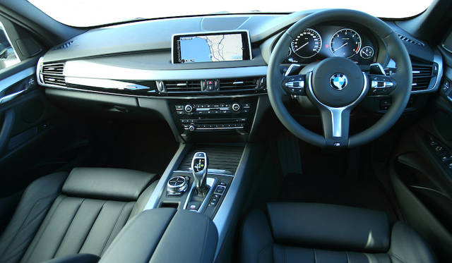 写真のトリムは、ファイン カッティング アルミ インテリア トリムのもの。名称とおり、随所にアルミがあしらわれスポーティな雰囲気をかもし出す