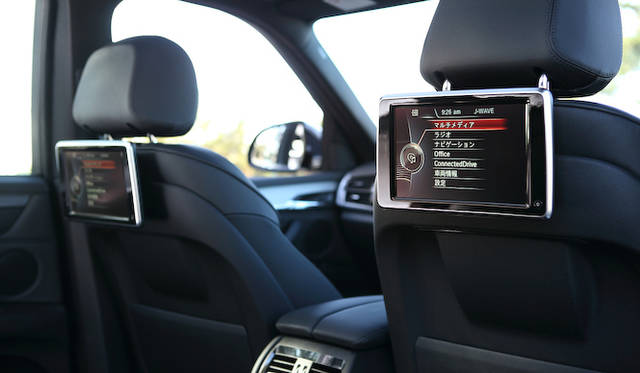 試乗車には、リア エンターテイメント システムが装着されていた