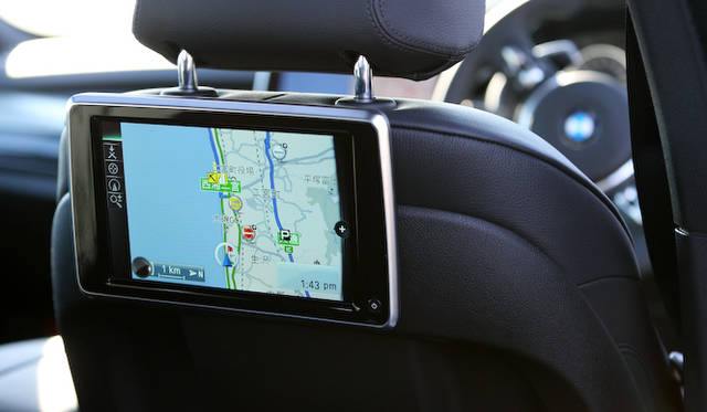 オプションのリア エンターテイメント システム