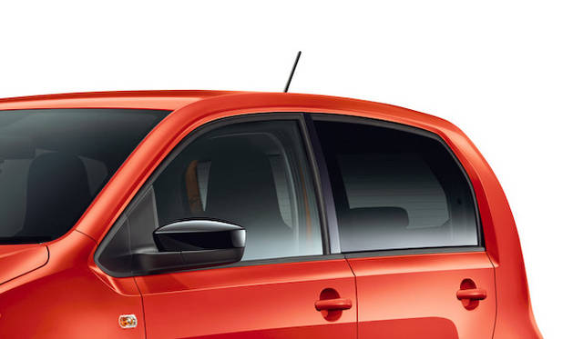 UVカット機能付きダークティンテッドガラスを標準で装備