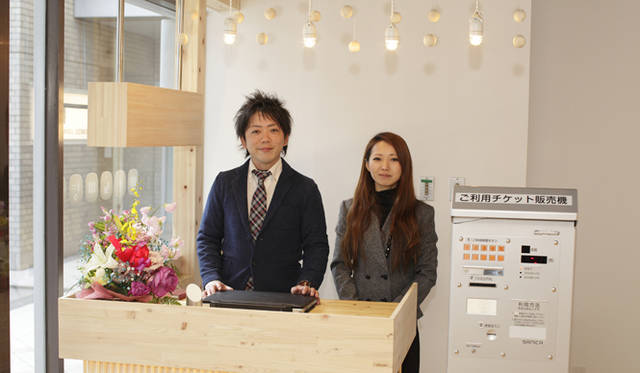 笑顔で出迎えてくれるのは「T-TIME」を運営する株式会社イコムのスタッフ