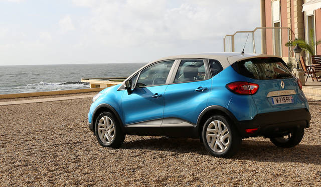 写真は海外仕様車