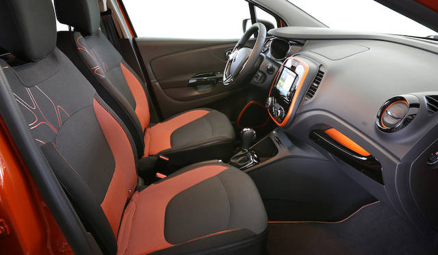 写真は海外仕様車