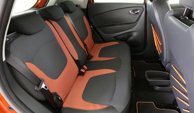 写真は海外仕様車