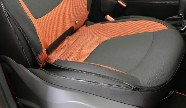 写真は海外仕様車