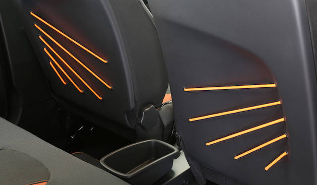 写真は海外仕様車