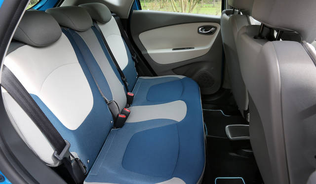 写真は海外仕様車