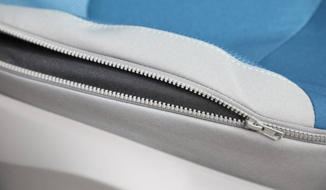 写真は海外仕様車