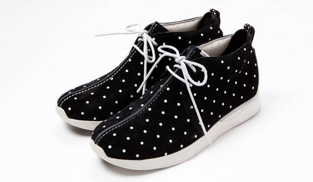 <strong>Heather Grey Wall｜ヘザー グレー ウォール</strong>　「Heather Grey Wall×Clarks」コラボシューズ　TRAXTER GREY 1万8900円