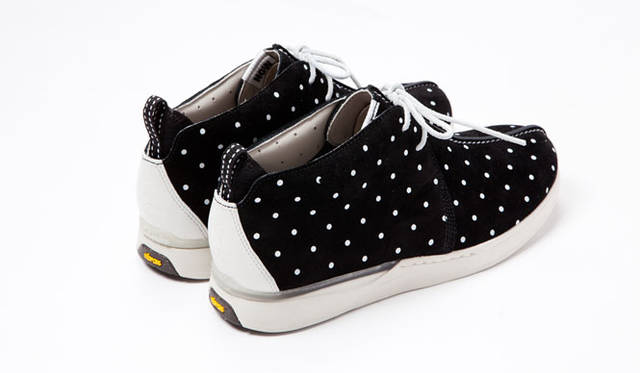 <strong>Heather Grey Wall｜ヘザー グレー ウォール</strong>　「Heather Grey Wall×Clarks」コラボシューズ　TRAXTER GREY 1万8900円