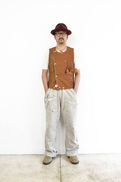 モーターサイクルベスト 2万6000円、ヒッコリーオーバーオール 3万4000円、メガネ 2万5000円、ネックレス 9800円