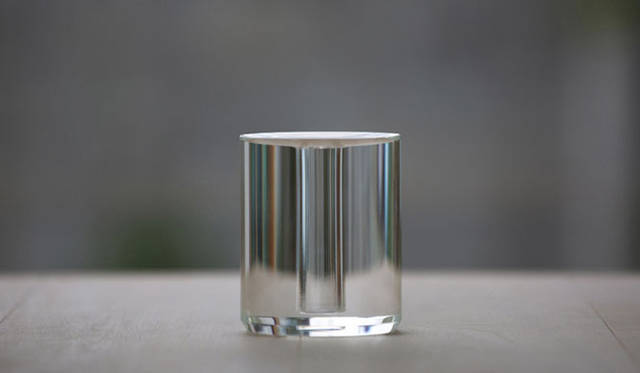 <strong>CRITIBA｜クリチーバ</strong>　SHALLOWS（a flower blooming in a puddle）