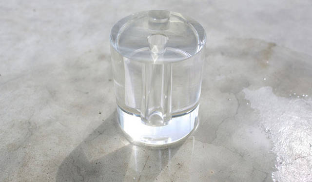 <strong>CRITIBA｜クリチーバ</strong>　SHALLOWS（a flower blooming in a puddle）