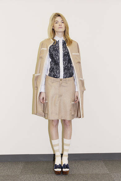 NO COLLAR COAT 3万8000円、LACE×STRIPE SHIRT 2万1000円、CARGO SKIRT 2万円（以下すべて税抜価格）