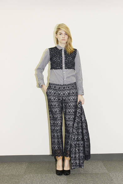 LACE W JACKET 5万4000円、LACE×PLAID SHIRTS 1万8000円、LACE PANTS 3万2000円