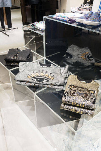 <strong>阪急メンズ東京｜HANKYU MEN’S TOKYO</strong>　4階 インターナショナルクリエイターズ「KENZO（ケンゾー）」<br>ケンゾーのアイコン的デザインの“瞳”と“タイガー”がほどこされたスウェットと、阪急メンズ（東京、大阪）とオープニングセレモニーの3店舗限定で発売の“エッフェル塔”モチーフスウェットが登場。各4万950円