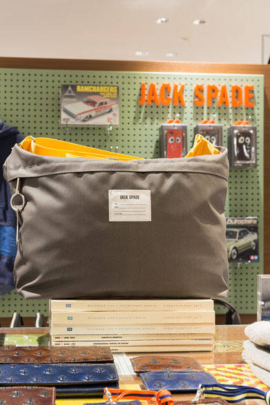 <strong>阪急メンズ東京｜HANKYU MEN’S TOKYO</strong>　4階 インターナショナルクリエイターズ「JACK SPADE（ジャック・スペード）」<br>1万9950円