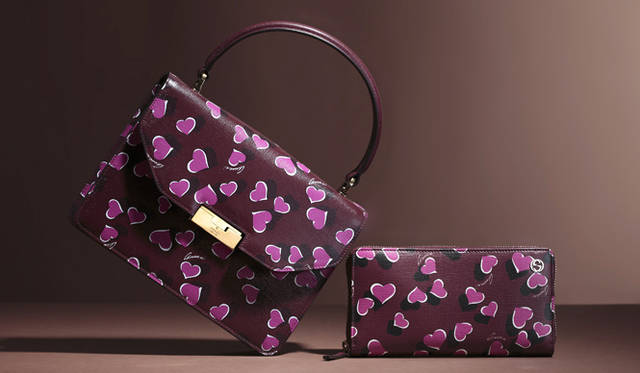 <strong>GUCCI｜グッチ</strong>　ポップな♡モチーフがハッピーを呼ぶ？　バレンタインは心躍る“ハートビート”な新作を<br /><br />左から バッグ「GUCCI 58」[W23×H17×D5cm] 15万9600円、ウォレット「BETTY」 7万5600円 