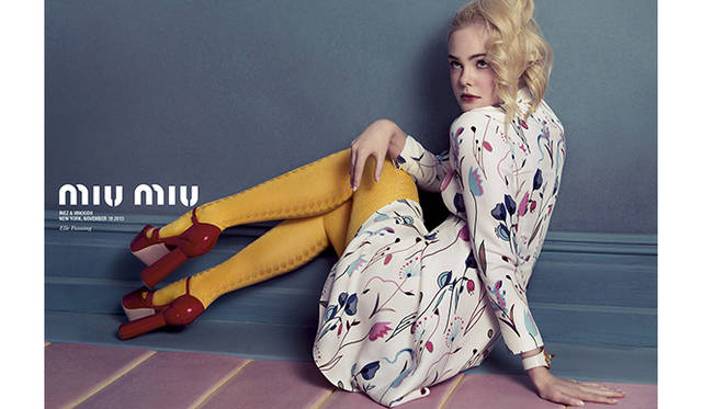 <strong>MIU MIU｜ミュウミュウ</strong>　ハリウッドで活躍する新進気鋭の女優たちが華やかに競演！<br /><br />エル・ファニング　Courtesy of Miu Miu 
