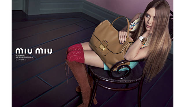 <strong>MIU MIU｜ミュウミュウ</strong>　ハリウッドで活躍する新進気鋭の女優たちが華やかに競演！<br /><br />エリザベス・オルセン　Courtesy of Miu Miu 