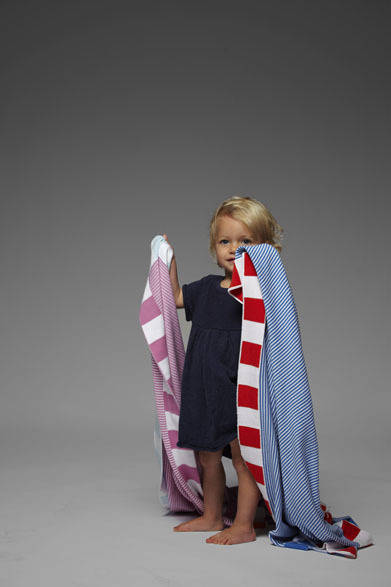 <strong>LIVING EDITION｜リビングエディション</strong>　テキスタイルデザイナー「SUNDAY GANIM」ポップアップショップ<br>エジプトコットン製ブランケット1万7850円、メリノウール製ブランケット 1万9950円（サイズ80×100cm）