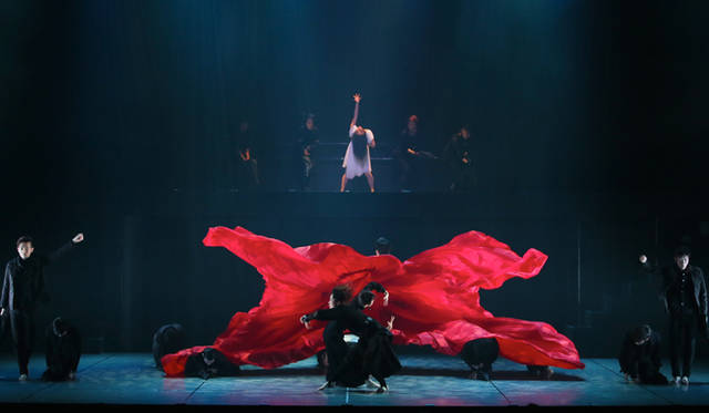 「ASTERISK」公演より　©Akira Wachi