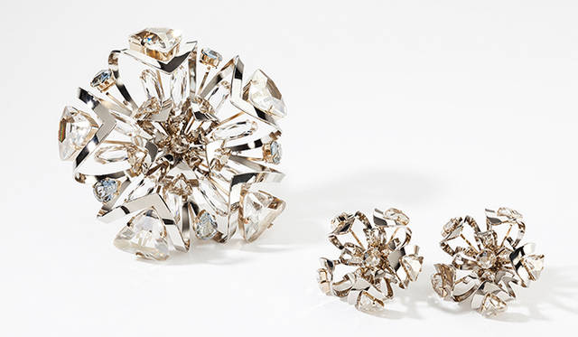 <strong>Roger Vivier｜ロジェ ヴィヴィエ</strong>　リミテッドエディション「ランデヴー」オーダー会開催<br /><br />イヤリング、ブローチ 各16万3800円