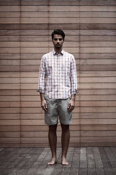 シャツ 1万8000円、ショートパンツ 2万4000円