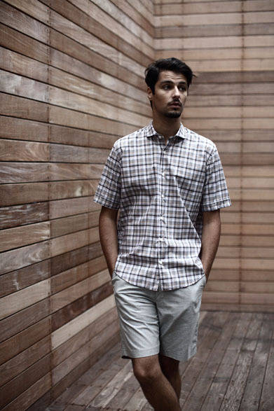 シャツ 1万7000円、ショートパンツ 2万1000円 