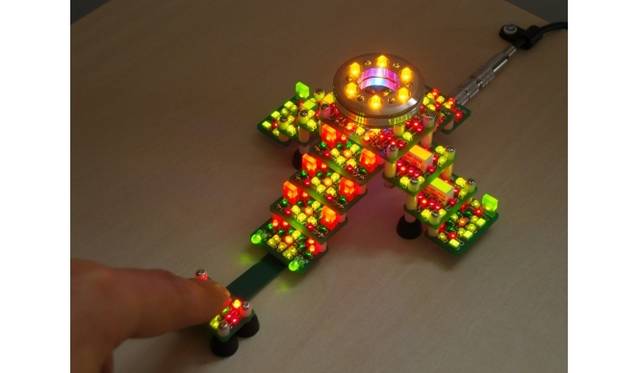 <strong>ART｜最先端テクノロジーアートのショーケース「MEDIA AMBITION TOKYO 2014」</strong>　辻野裕明 / Hiroaki Tsujino　作品名 / prayer series