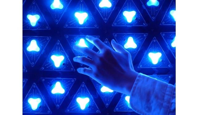 <strong>ART｜最先端テクノロジーアートのショーケース「MEDIA AMBITION TOKYO 2014」</strong>　森脇裕之 / Hiroyuki Moriwaki　作品名 / 光の波紋