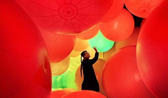 <strong>ART｜最先端テクノロジーアートのショーケース「MEDIA AMBITION TOKYO 2014」</strong>　teamLab作品名/ 世界は、均質化されつつ、変容し続ける