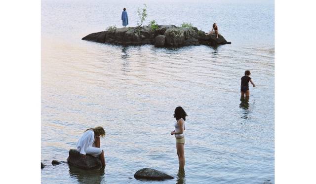 <strong>ART｜「驚くべきリアル」展 スペイン、ラテンアメリカの現代アート－MUSACコレクション－</strong><br />カルメラ・ガルシア《無題（楽園シリーズ）》2002年 MUSAC蔵 ©Carmela García, Courtesy: MUSAC